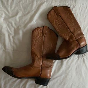 VINTAGE tan and brown leather cowboy boots👢👢6.5